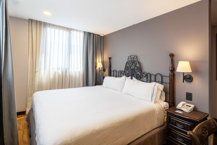 Habitacion deluxe cama king vista a la ciudad 2.jpg