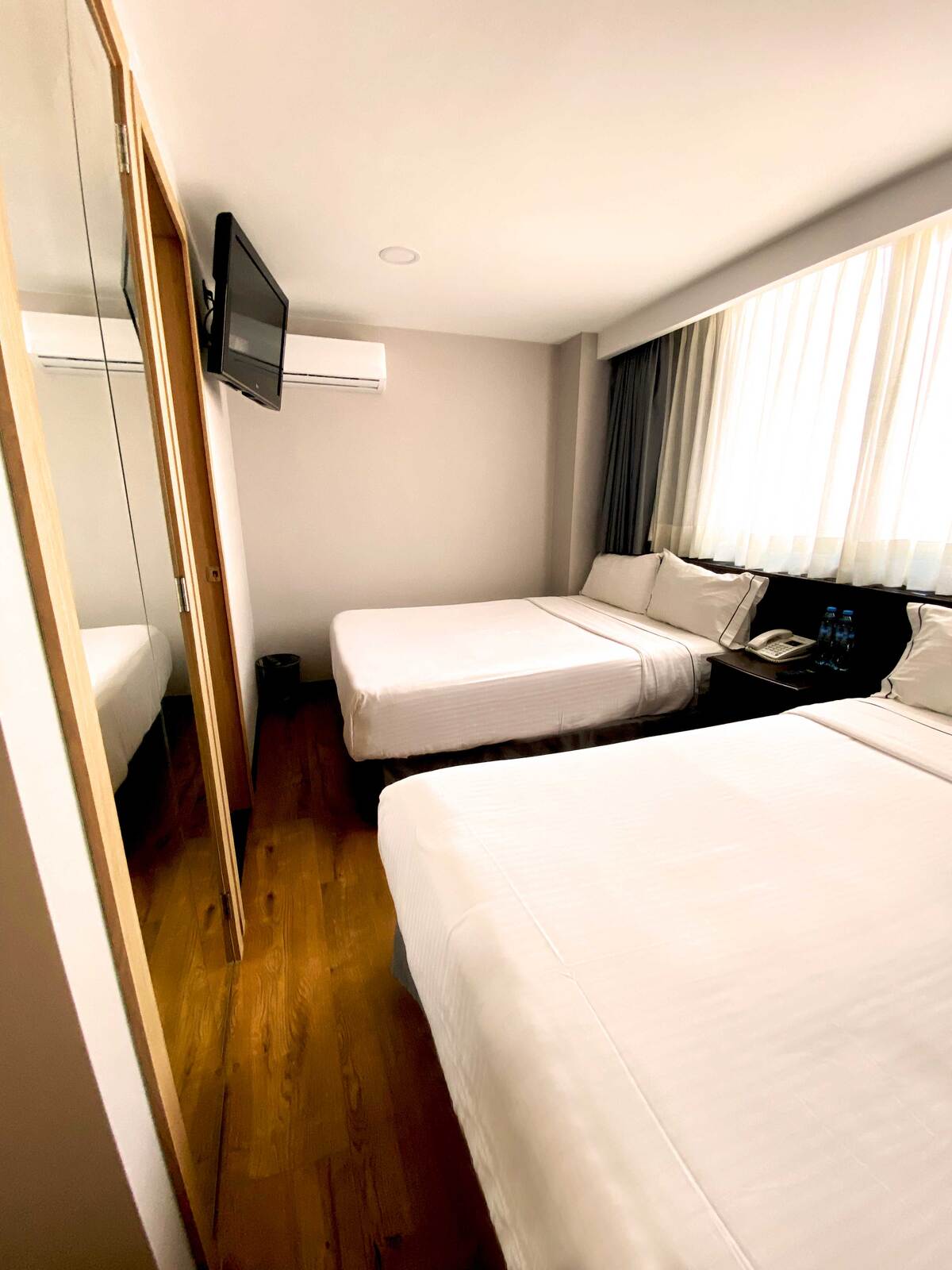 Habitacion deluxe dos camas matrimoniales vista a la ciudad 1.jpg
