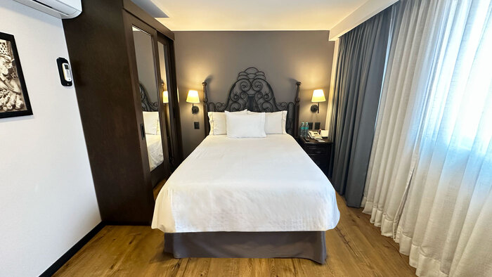 Habitacion deluxe cama matrimonial vista a la ciudad 2.jpg