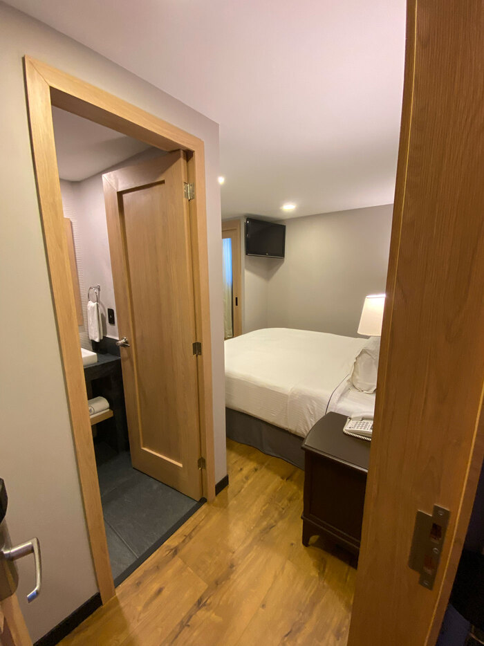 Habitacion estandar cama king vista interna 1.jpg